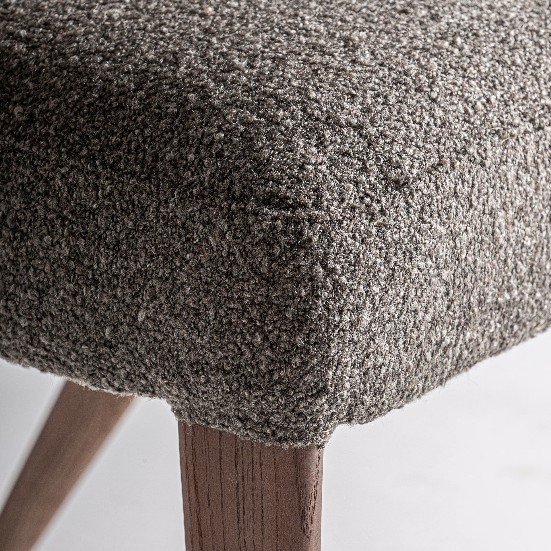 VENEY CHAIR